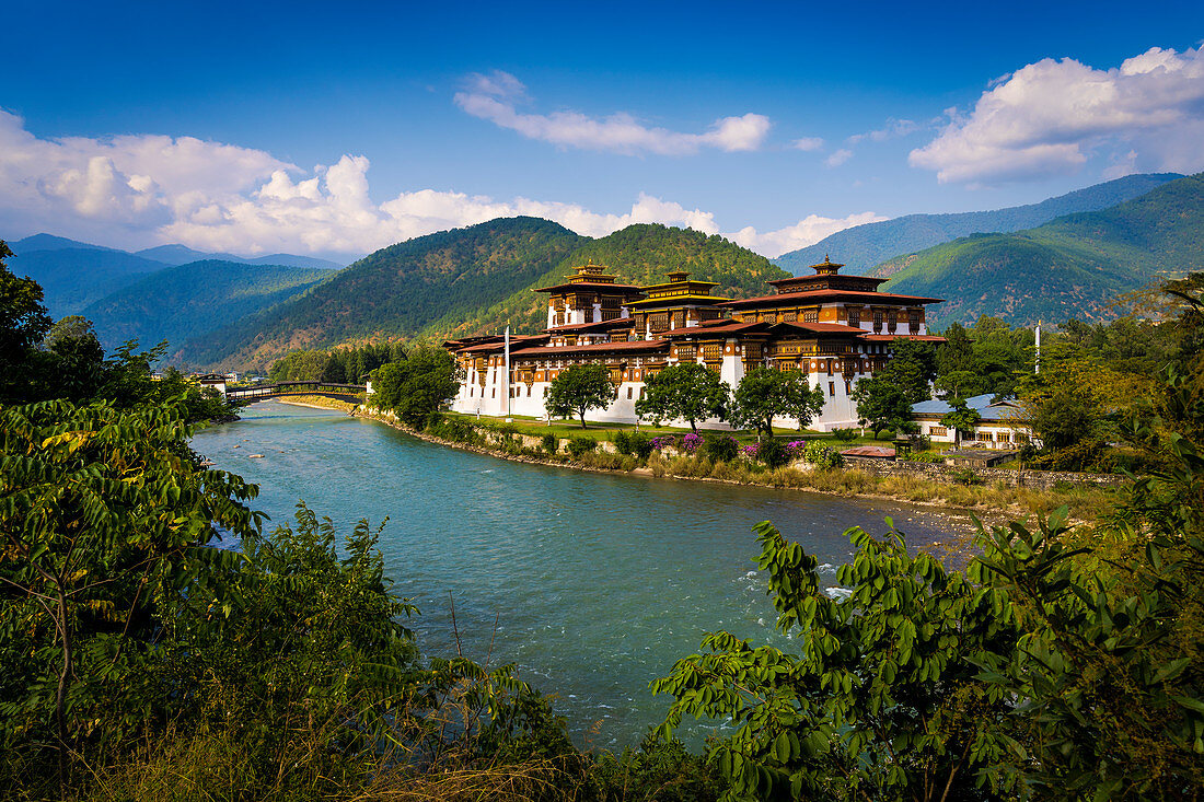 Der Punakha Dzong, auch bekannt als Pungtang Dewa Chhenbi Phodrang. Punakha, Bhutan, Himalaya, Asien