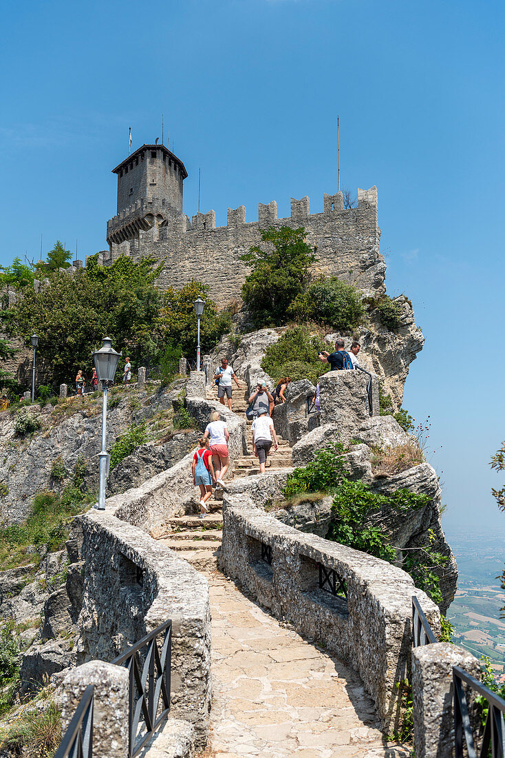 Stadt von San Marino, Republik San Marino, Europa, Die Festung von Guaita auf dem Titano