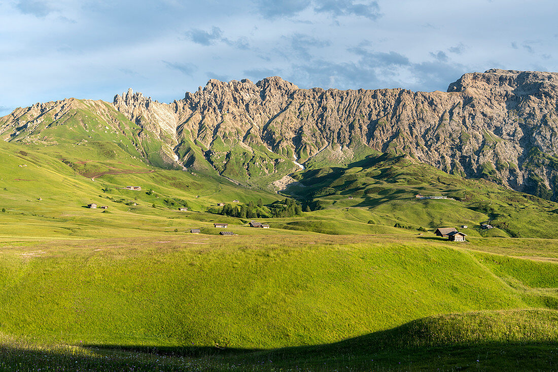 Seiser Alm, Dolomiten, Südtirol, Italien, Die Felswände von Denti di Terrarossa