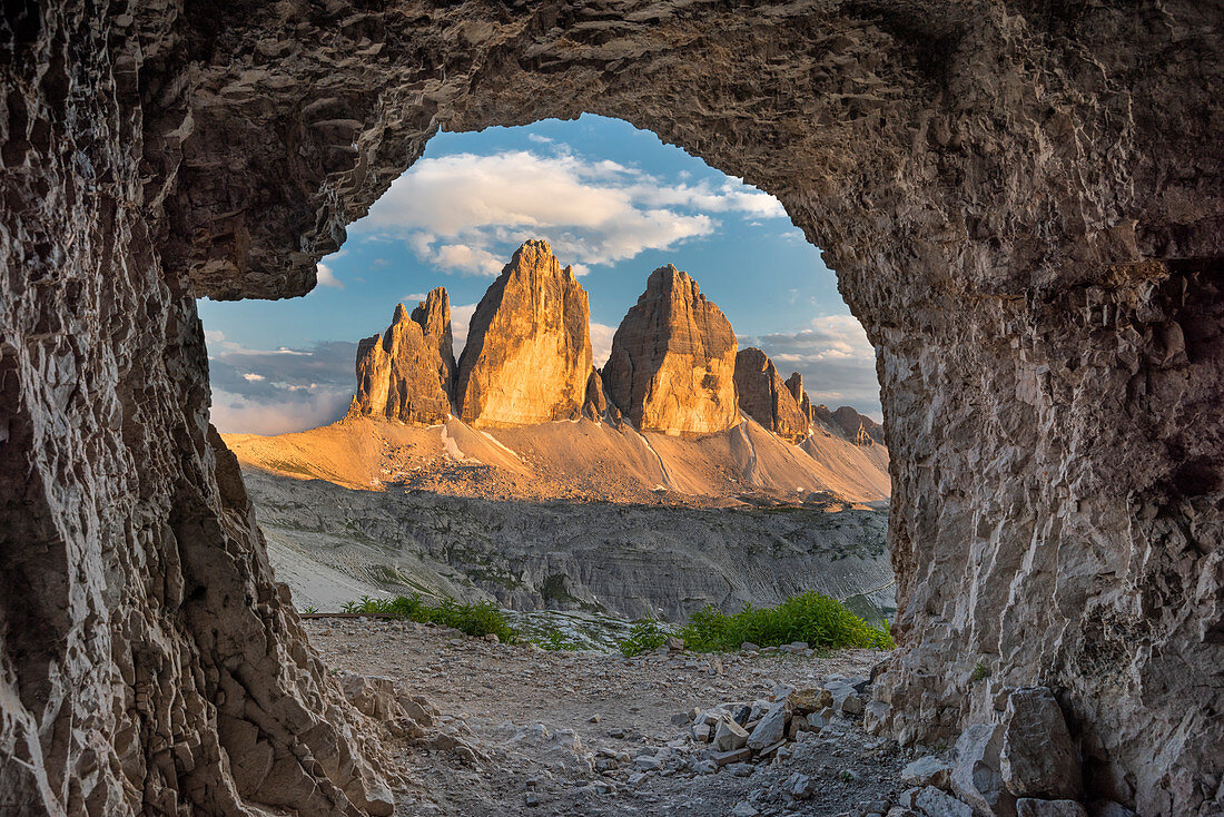 Sonnenuntergang beim Tre Cime di Lavaredo, Sexten, Provinz Bozen, Dolomiten, Südtirol, Italien