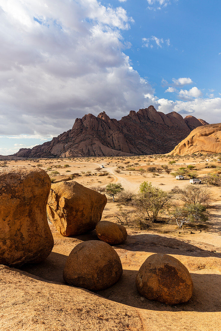 Die kahlen Granitspitzen von Spitzkoppe, Damaraland, Namibia, Afrika