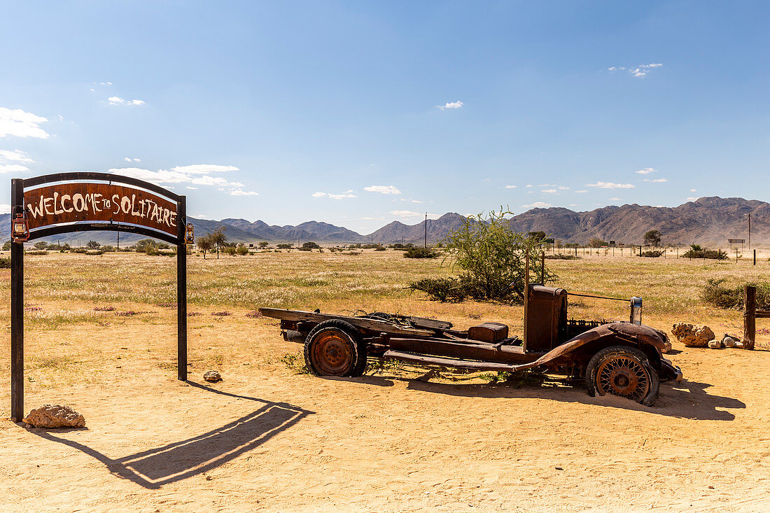 Verlassenes Auto in Solitaire, Khomas-Region, Namibia, Afrika