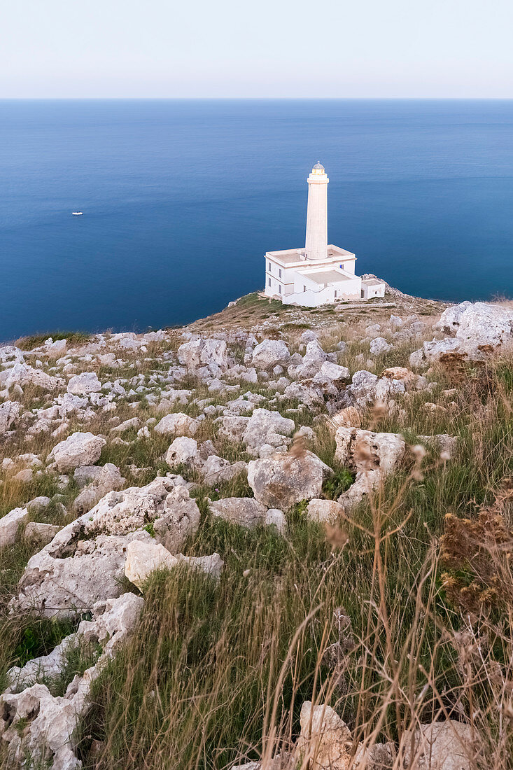 Blick auf den Leuchtturm Punta Palascia bei Otranto, Provinz Lecce, Salento, Apulien, Italien, Europa