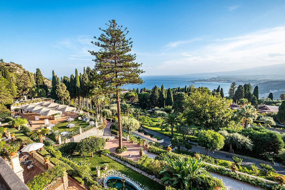 Blick vom Grand Hotel Timeo auf das Meer von Taormina, Sizilien, Süditalien, Italien