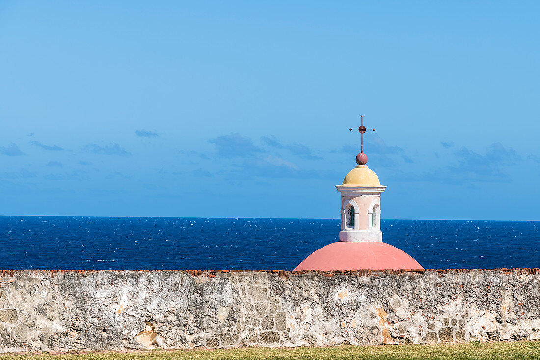Blick auf Atlantik, Kapelle del Cementerio Santa María, San Juan, Puerto Rico, Karibik, USA