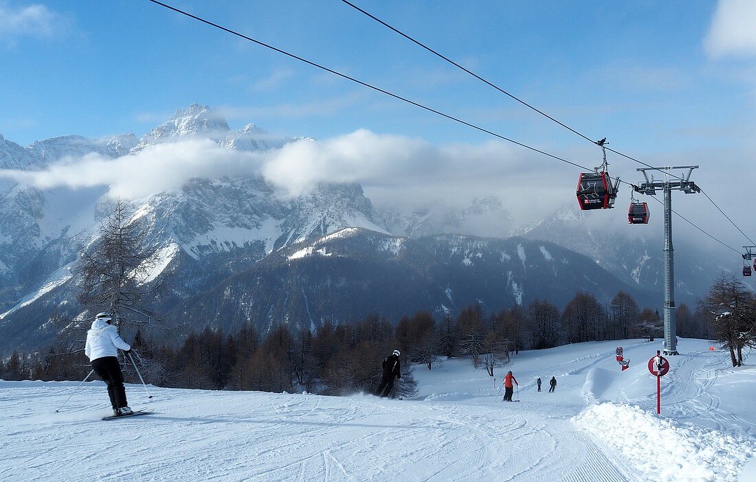 Ski bei Sexten, Dolomiten, Südtirol im Winter, Italien