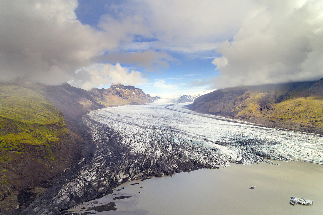 The enormous Skaftafelljökull glacier tongue flowing into a glacier lake in Iceland, Europe