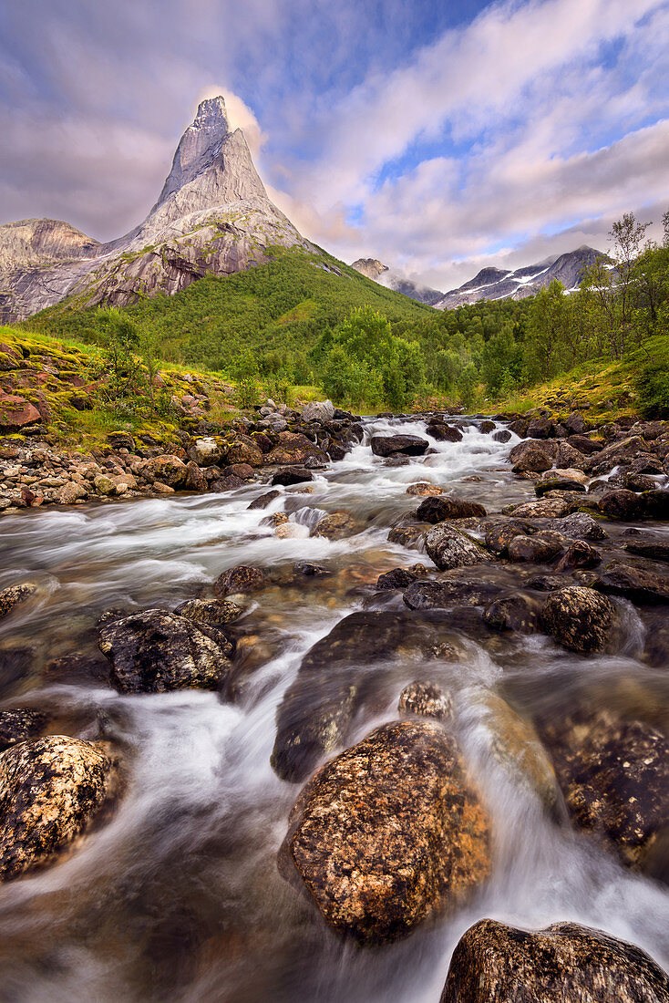 Der Berg Stetind am Tysfjord ist Nationalberg von Norwegen, Ofoten, Nordland, Norwegen
