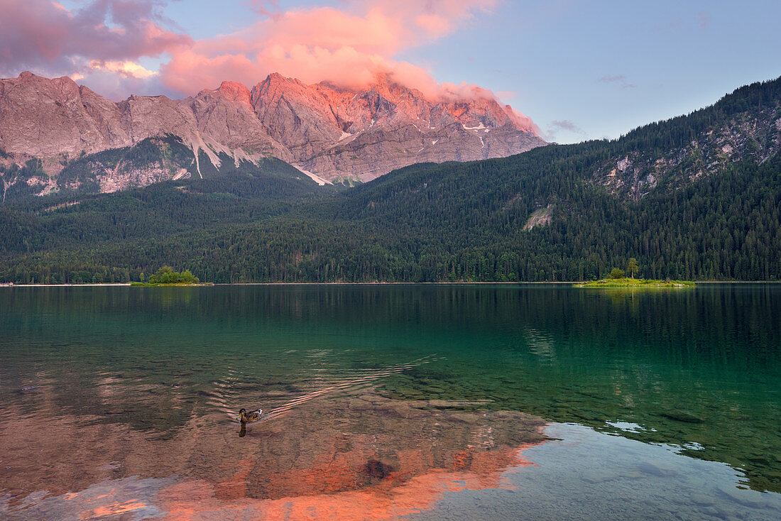 Lake Eib in the evening sun, Zugspitze region, Garmisch-Partenkirchen, Bavaria, Germany, Europe