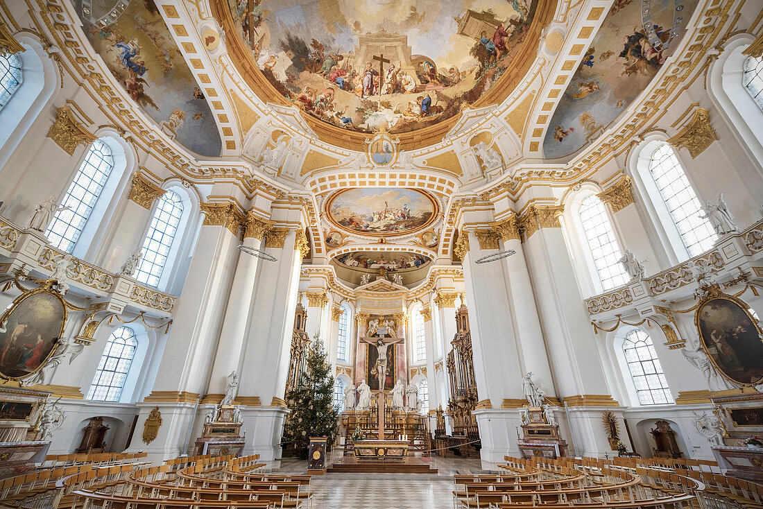 Aufblick zu Decken Fresko, Innenansicht der Klosterkirche, barocke Benediktinerabtei Kloster Wiblingen bei Ulm, Baden-Württemberg, Deutschland