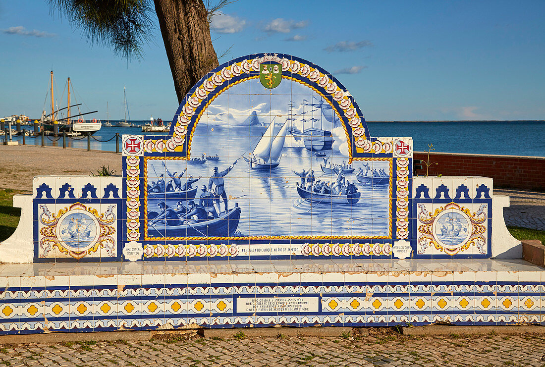 Fliesenbild (Azulejos) in Olhao, Jardim Pescador Olhanense, Naturschutzgebiet Ría Formosa, Distrikt Faro, Region Algarve, Portugal, Europa