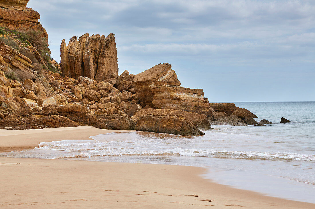 Steep coast and beach at Salema, Parque Natural do Sudoeste Alentejano e Costa Vicentina, Atlantic Ocean, District Faro, Region of Algarve, Portugal, Europe