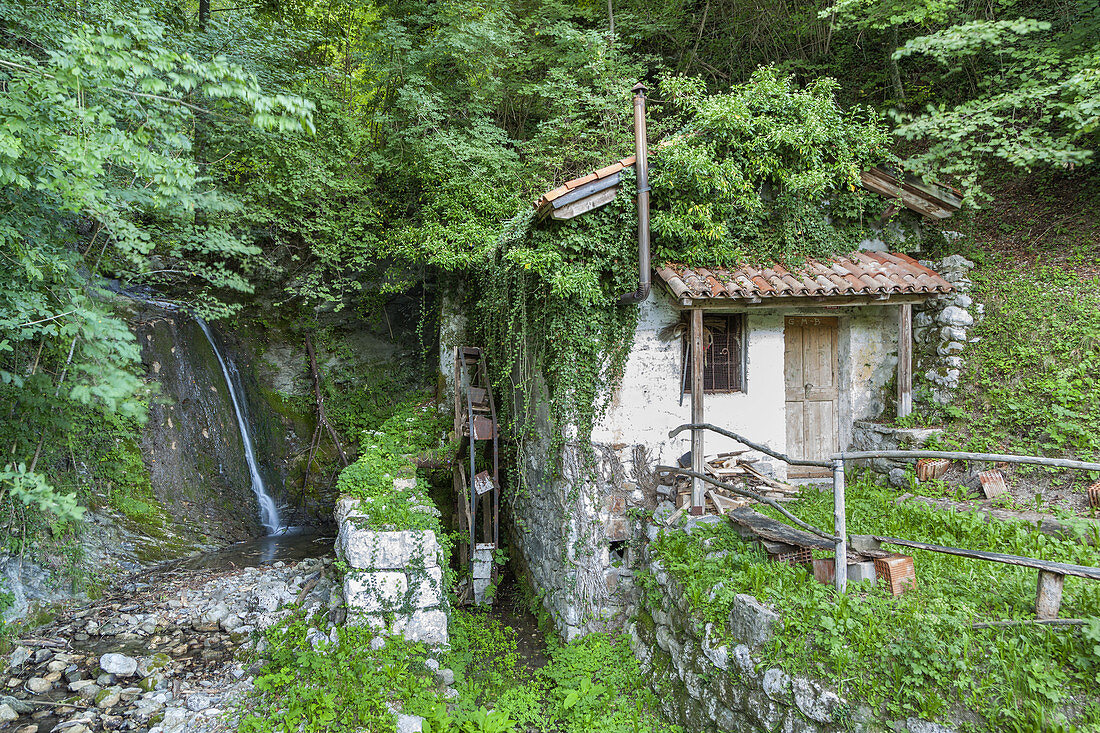 Alte Wassermühle bei Kobarid, Goriška, Primorska, Slowenien, Mitteleuropa, Europa