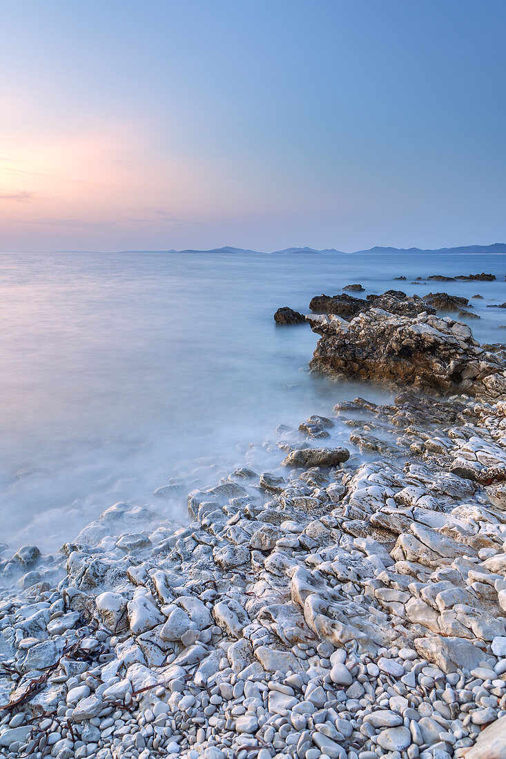 Abend am Strand der Insel Dugi Otok, Veli Rat, Zadar, Norddalmatien, Dalmatien, Kroatien, Südeuropa, Europa
