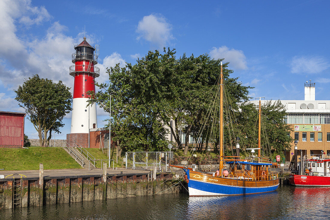 Hafen und Leuchtturm in Büsum, Dithmarschen, Schleswig-Holstein, Norddeutschland, Deutschland, Europa