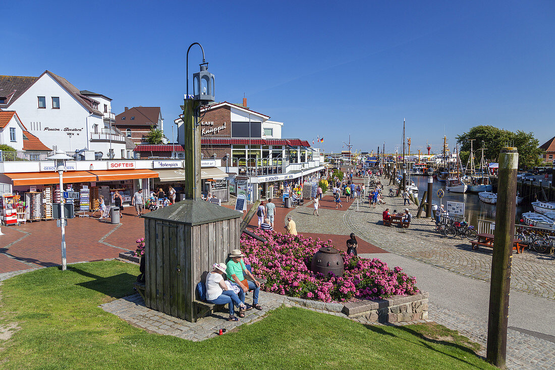 Historic lighthouse near the harbour in Büsum, Dithmarschen, Schleswig-Holstein, Northern Germany, Germany, Europe