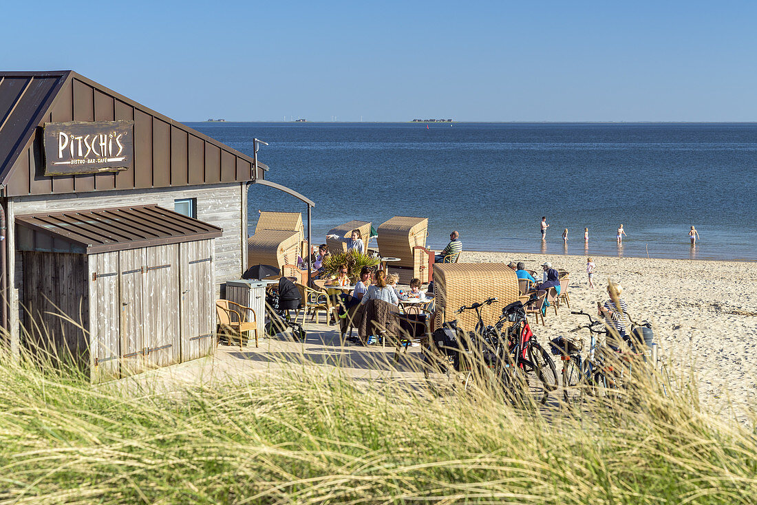 Cafe at the beach in Wyk, North Frisian Island Föhr, North Sea, Schleswig-Holstein, Northern Germany, Germany, Europe