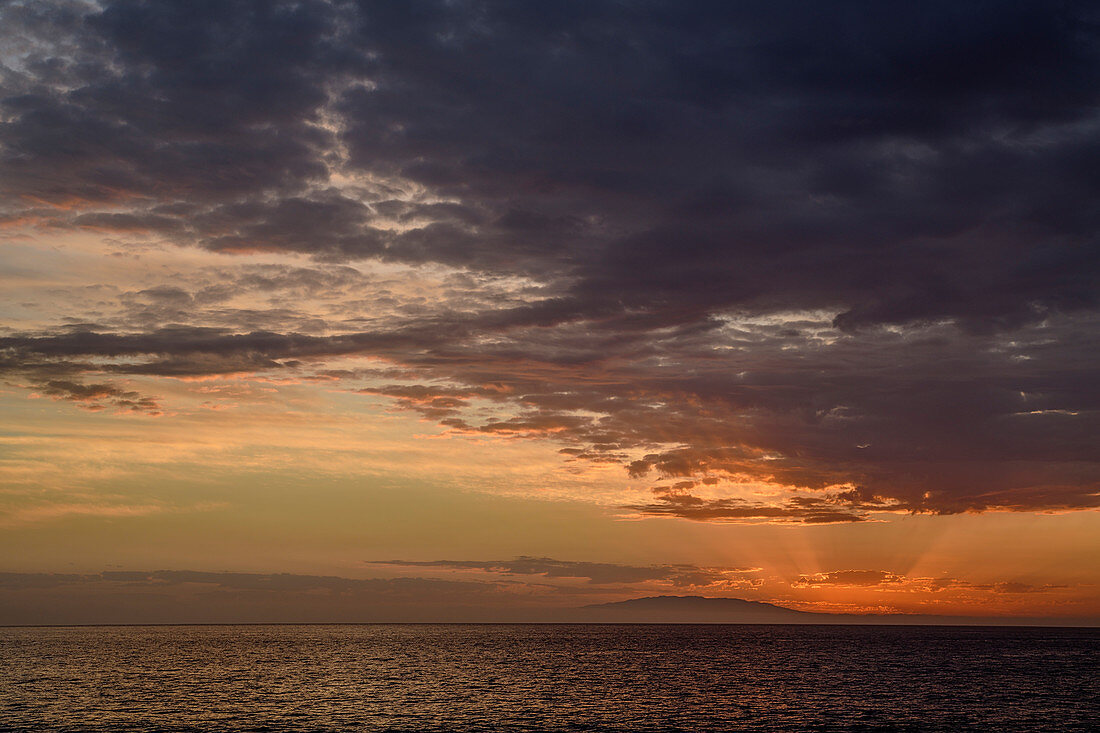 Wolkenstimmung über Atlantik mit El Hierro, von Valle Gran Rey, La Gomera, Kanarische Inseln, Kanaren, Spanien