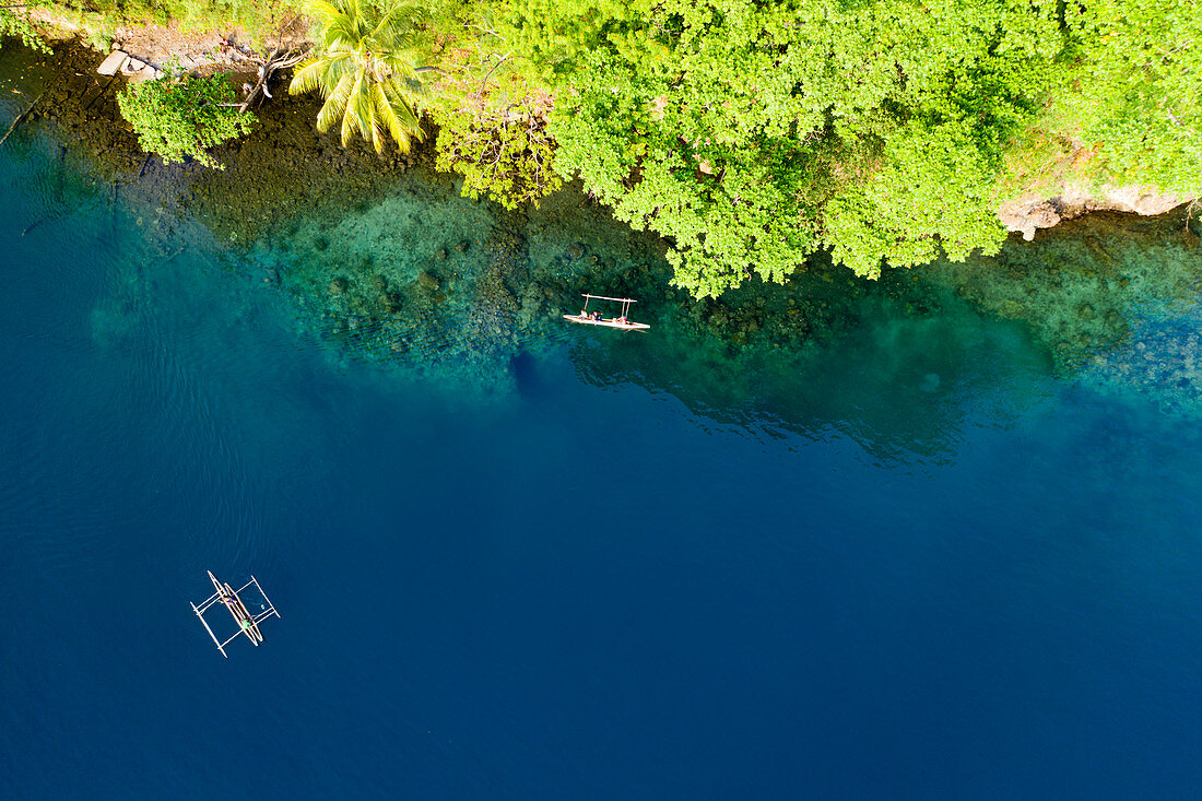 Einwohner mit Auslegerbooten, Cape Nelson, Oro Provinz, Papua Neuguinea