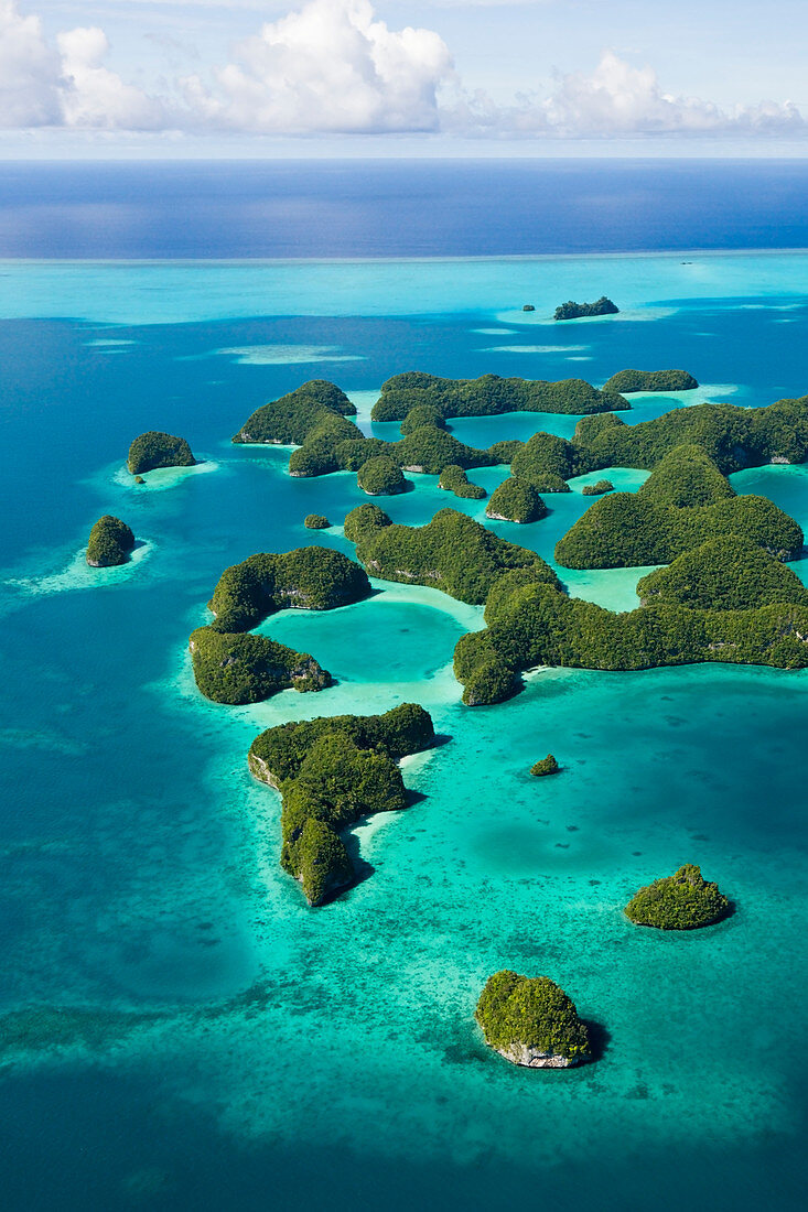 Blick auf Seventy Islands in Palau, Pazifik, Mikronesien, Palau