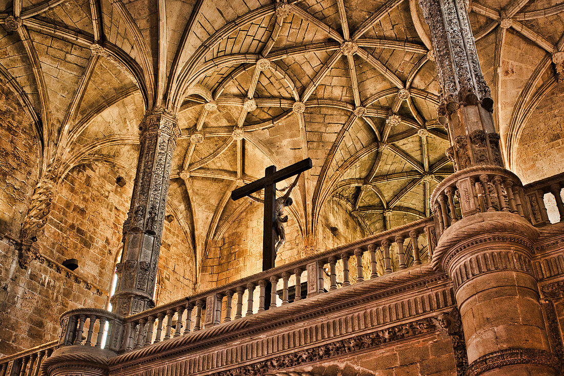 Christus am Kreuz in der Kirche Santa Maria im Mosteiro dos Jerónimos, Belem, Lissabon, Portugal