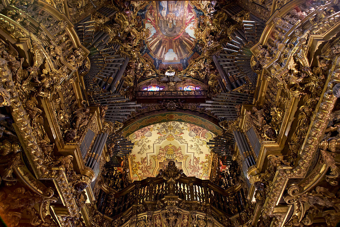 Organ and painted ceiling in the cathedral, Braga, northern Portugal, Portugal
