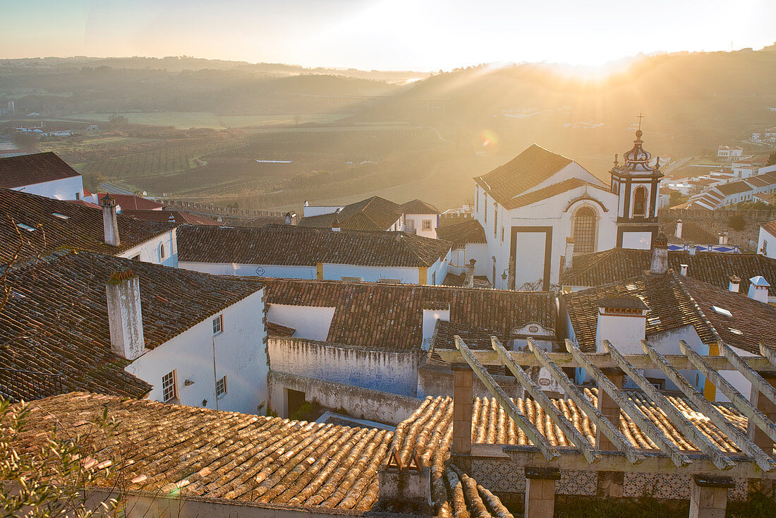 Obidos, mittelalterliche ummauerte Stadt bei Sonnenaufgang, Estremadura, Zentralportugal, Portugal