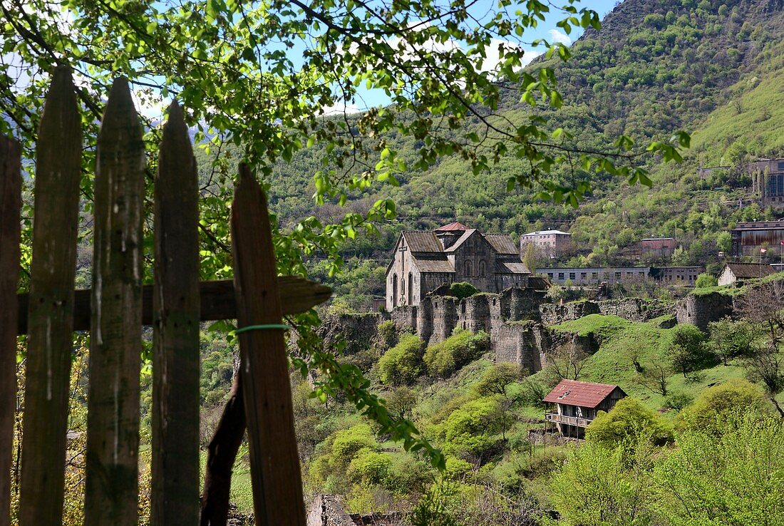 frühchristliche Klosteranlage Akhtala in Berglandschaft bei Ayrum, Kaukasus, Nord- Armenien, Asien