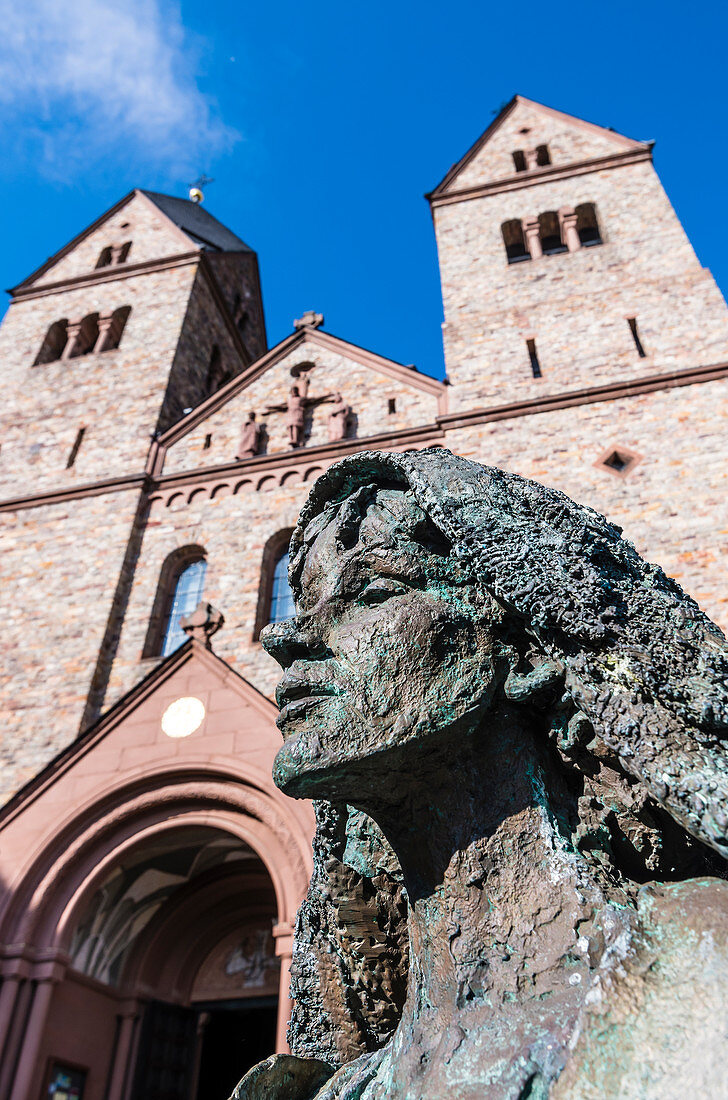 Skulptur der Hildegard von Bingen, Abtei St. Hildegard, Eibingen, Rheingau, Hessen, Deutschland