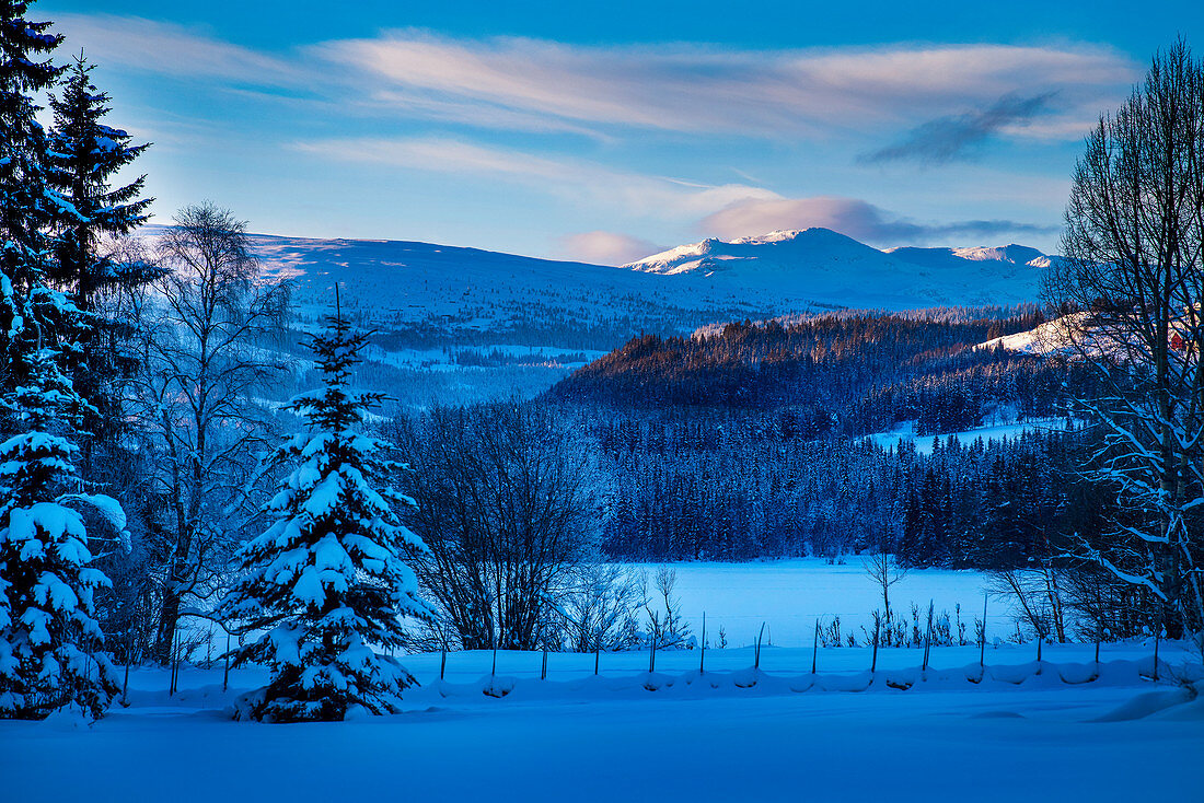 Norway, winter,  Heggenes,surroundings ,frozenlake, mountains