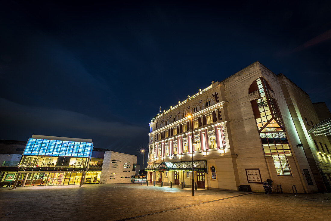 Sheffield Crucible- und Lyceum-Theater nachts, Sheffield, Yorkshire, England, Vereinigtes Königreich, Europa