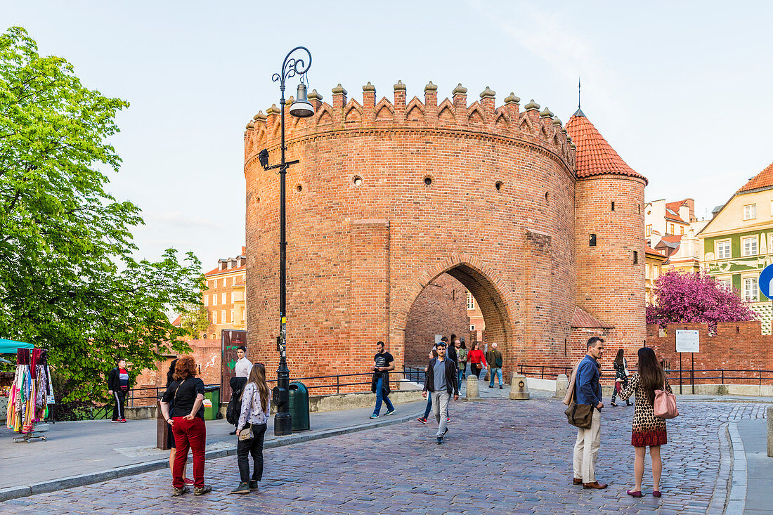Der Barbakan von Warschau, umgibt die Altstadt, UNESCO-Welterbestätte, Warschau, Polen, Europa