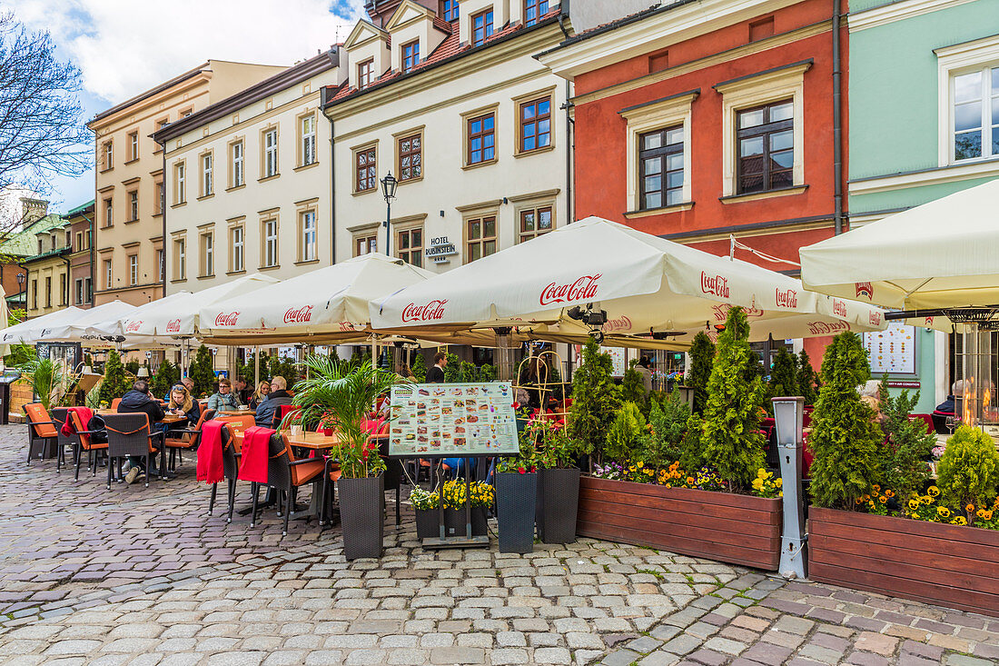 Café in Kazmierz, dem historischen ehemaligen jüdischen Viertel in Krakau, Polen, Europa