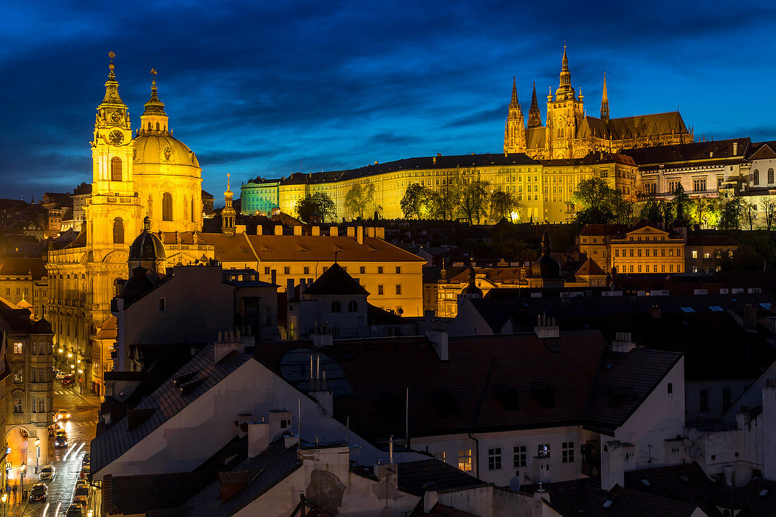 Prague Castle, St. Vitus Cathedral and St. Nicholas Church at dusk, UNESCO World Heritage Site, Prague, Bohemia, Czech Republic, Europe