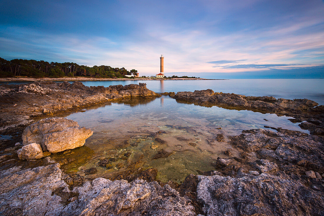 Die Küste mit dem Leuchtturm von Dugi Otok, Kroatien