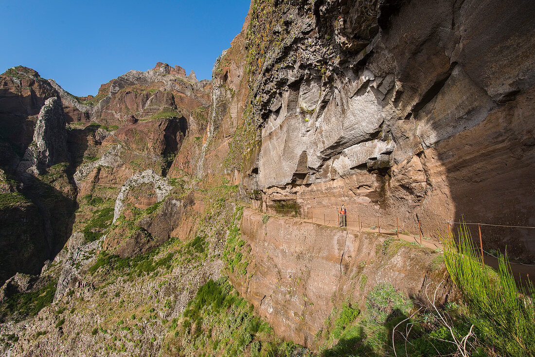 Hike from Pico do Arieiro to Pico Ruivo, Madeira, Portugal