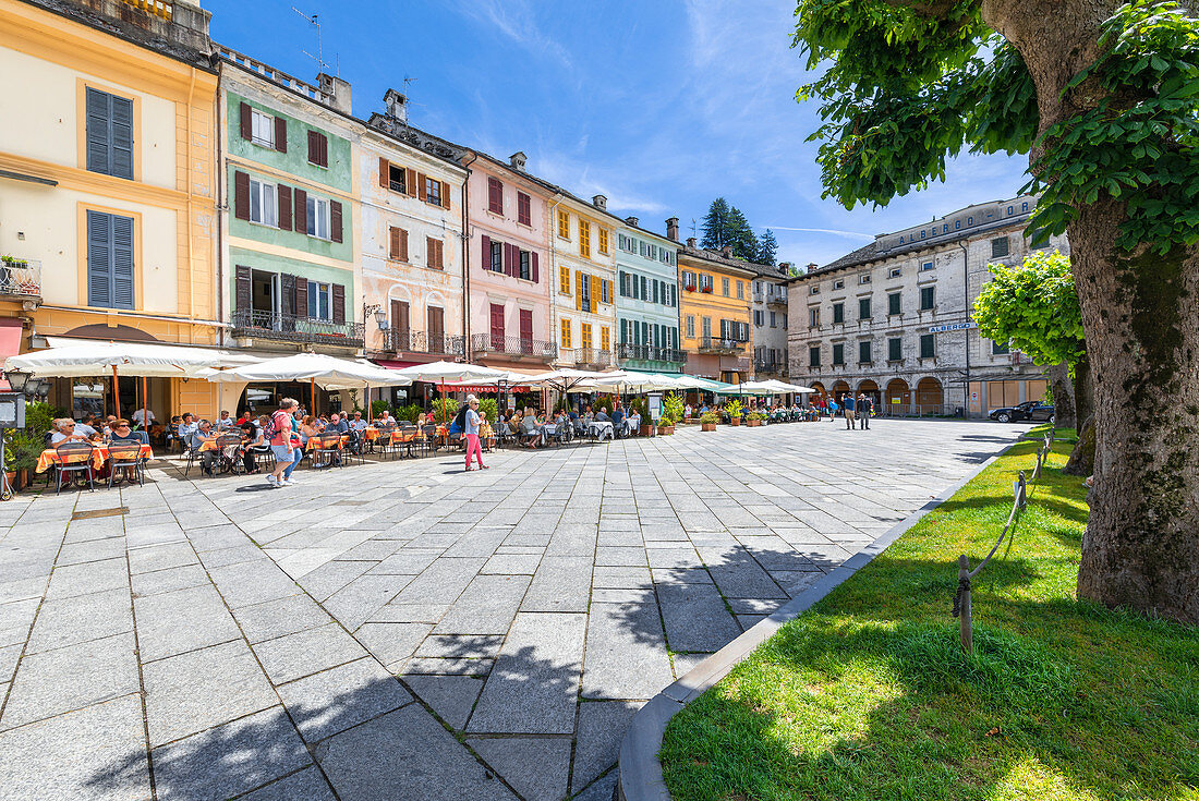 Der Motta-Platz von Orta San Giulio (Orta San Giulio, Ortasee, Provinz Novara, Piemont, Italien, Europa)