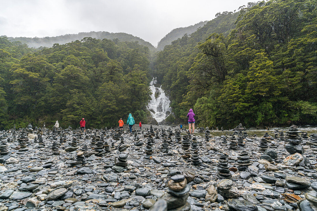 Felsmauern von den Fantail Falls, Mount Aspiring National Park, Westküstenregion, Südinsel, Neuseeland