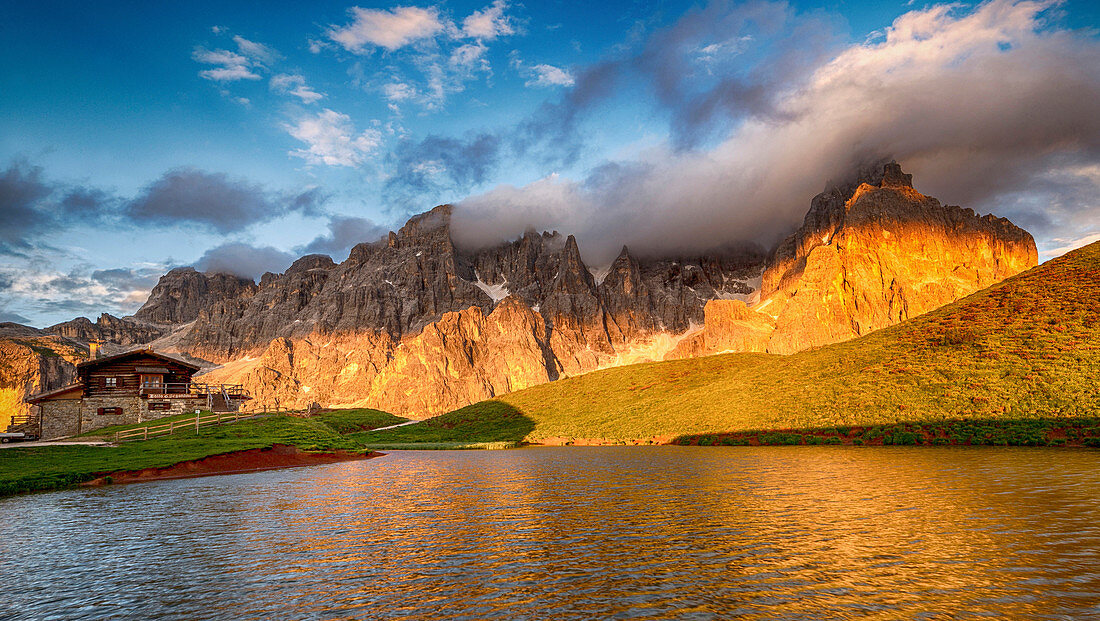 Baita Segabtini, Passo Rolle, Dorf San Martino di Castrozza, Bezirk Trento, Trentino Alto Adige, Italien