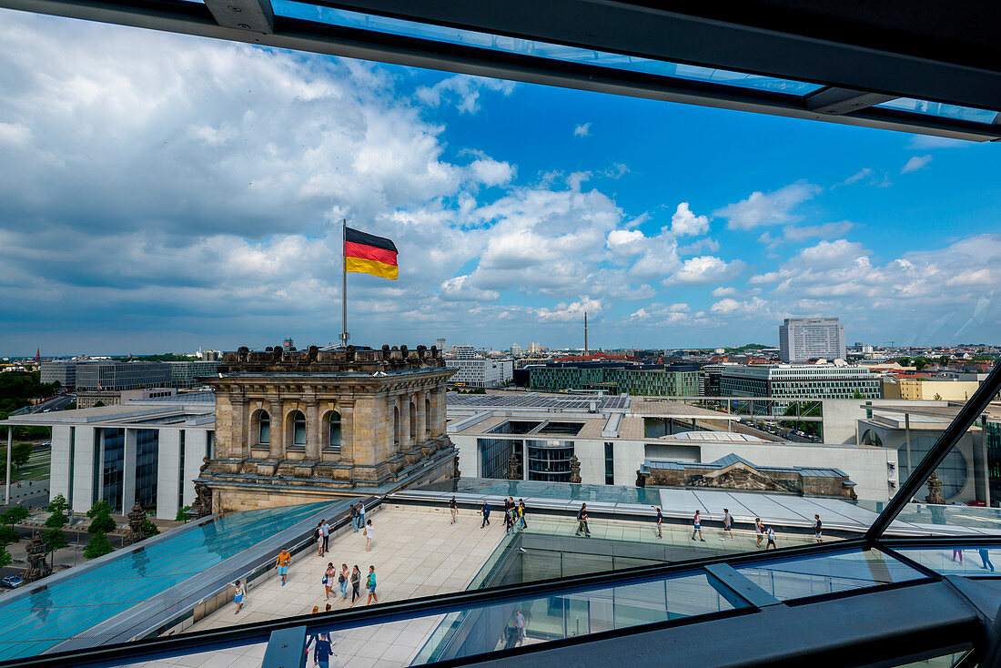 Anblick von der Reichstagskuppel, Parlamentsgebäude in Berlin, Deutschland, Europa