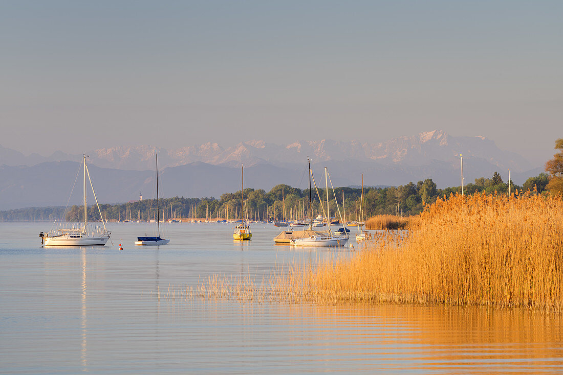 Boote auf dem Ammersee, Schondorf am Ammersee, Fünfseenland, Oberbayern, Bayern, Deutschland