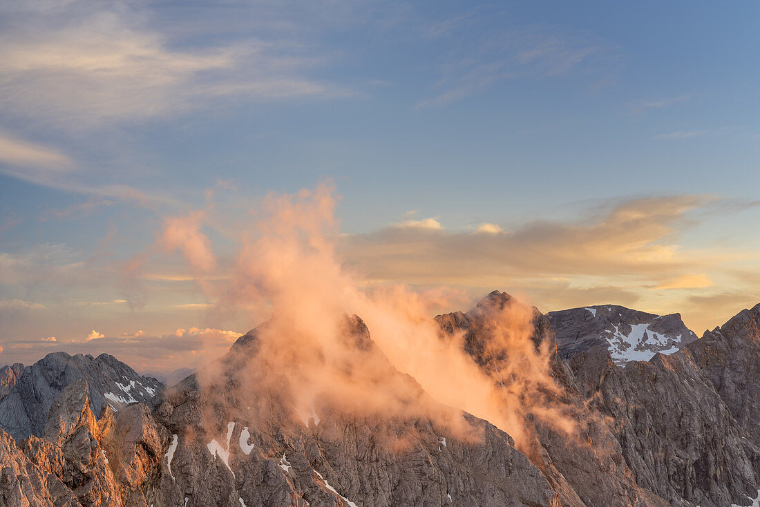 View from the Alpspitze to the Jubilee Ridge in the Wetterstein Mountains, Garmisch-Partenkirchen, Werdenfelser Land, Upper Bavaria, Bavaria