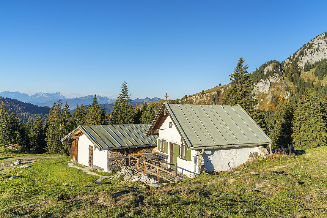 Front Scharnitzalm with view to the Wetterstein mountains with Zugspitze, Jachenau, Upper Bavaria, Bavaria, Germany