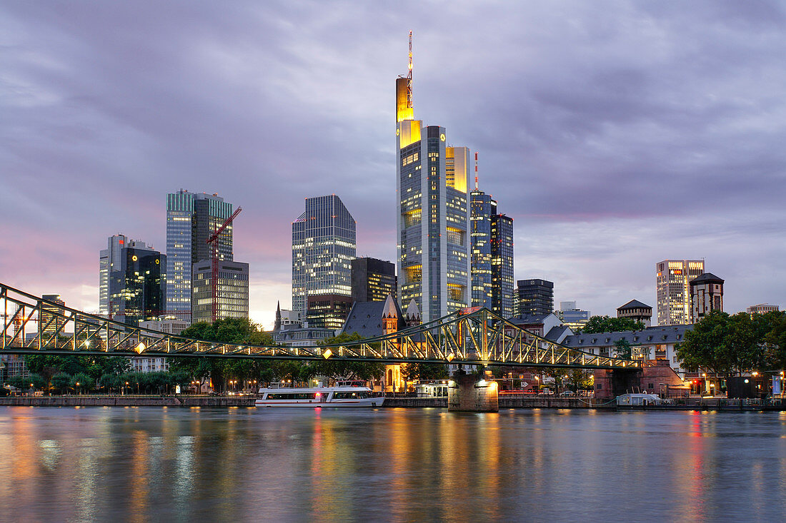 Eisener Steg on the Main, skyline of Frankfurt, Hesse, Germany