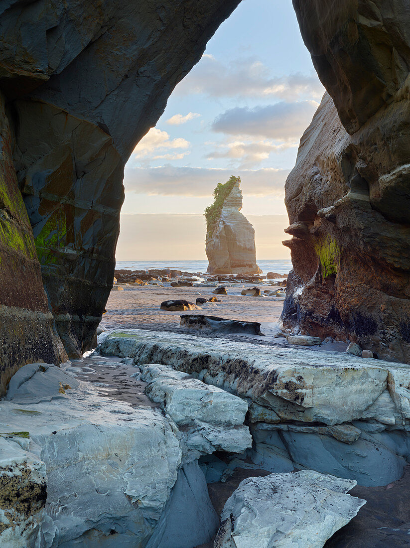 Küste bei den Three Sisters, Taranaki, Nordinsel, Neuseeland, Ozeanien