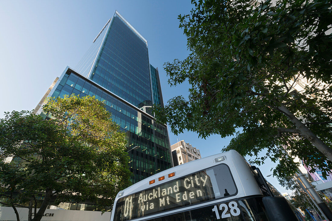 Wolkenkratzer in Downtown Auckland, Bus, Nordinsel, Neuseeland, Ozeanien