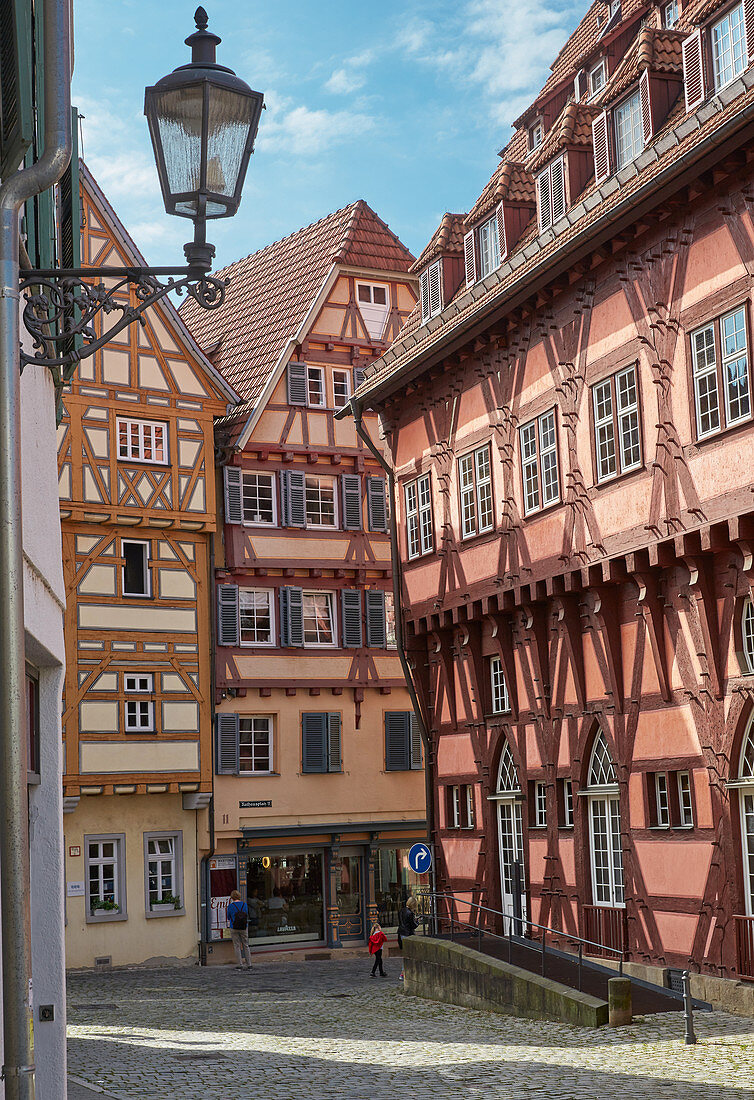 Altes Rathaus und Fachwerkhäuser in der Altstadt von Esslingen, Baden-Württemberg, Deutschland