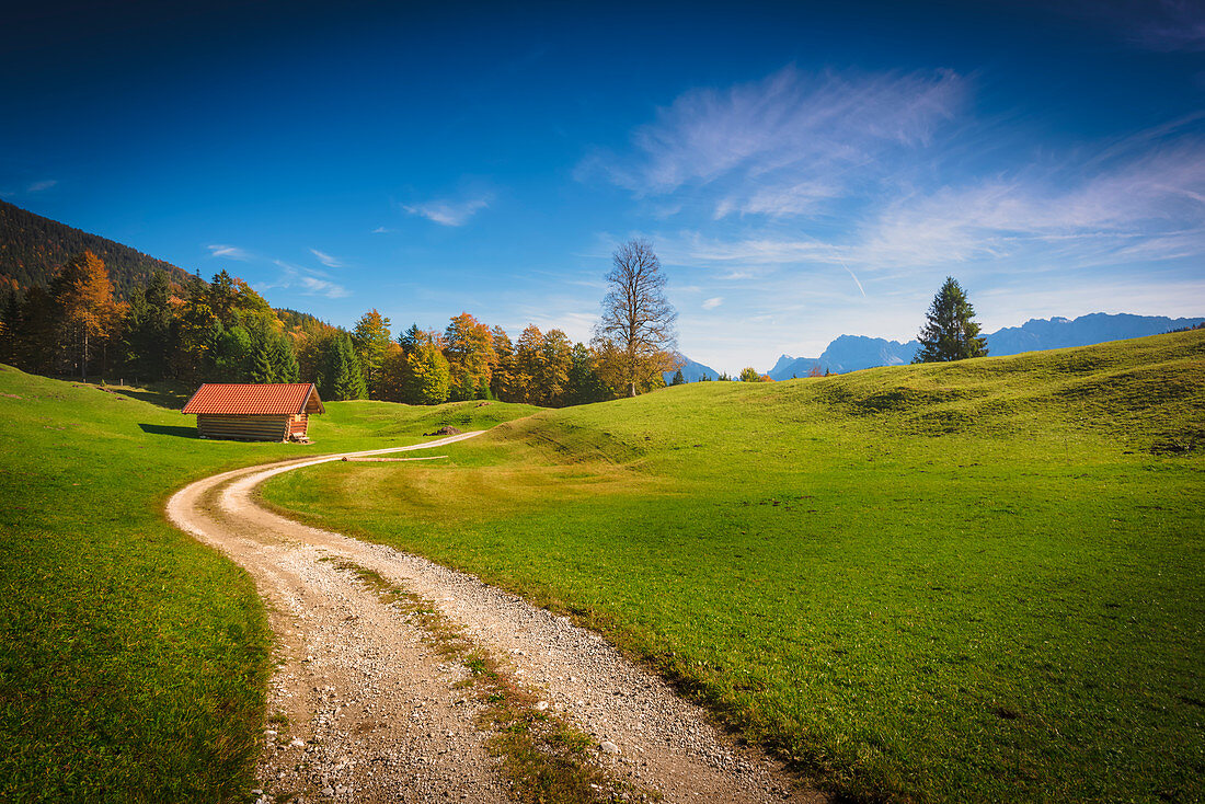 Wander- und Radweg zum Geschwandnerbauer am Fuße des Wank bei Partenkirchen