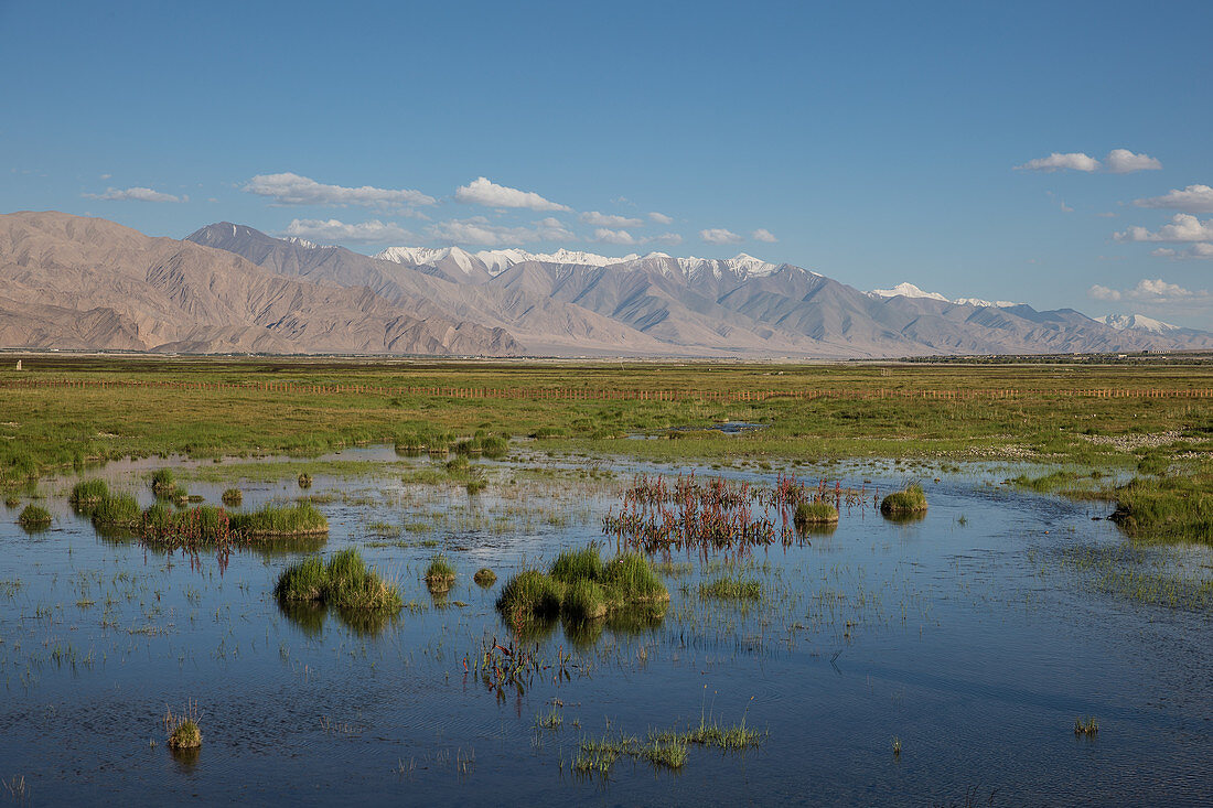 In der autonomen tadschikischen Region Tashkurgan liegt Chinas Stück am Pamir-Gebirge. Die Handelskarawanen zogen von Kashgar über Tashkurgan weiter über den afghanischen Pamir in den Wakhan-Korridor.