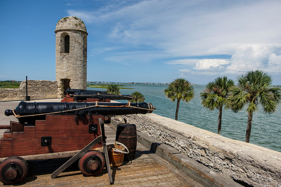 Kanonen auf Castillo de San Marcos in St Augustine, USA